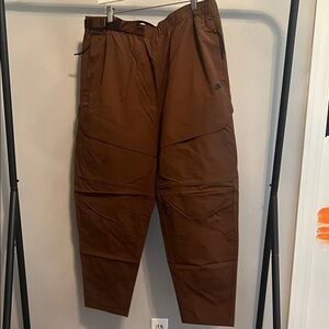 Nike Men's Cargo Pants in Brown
